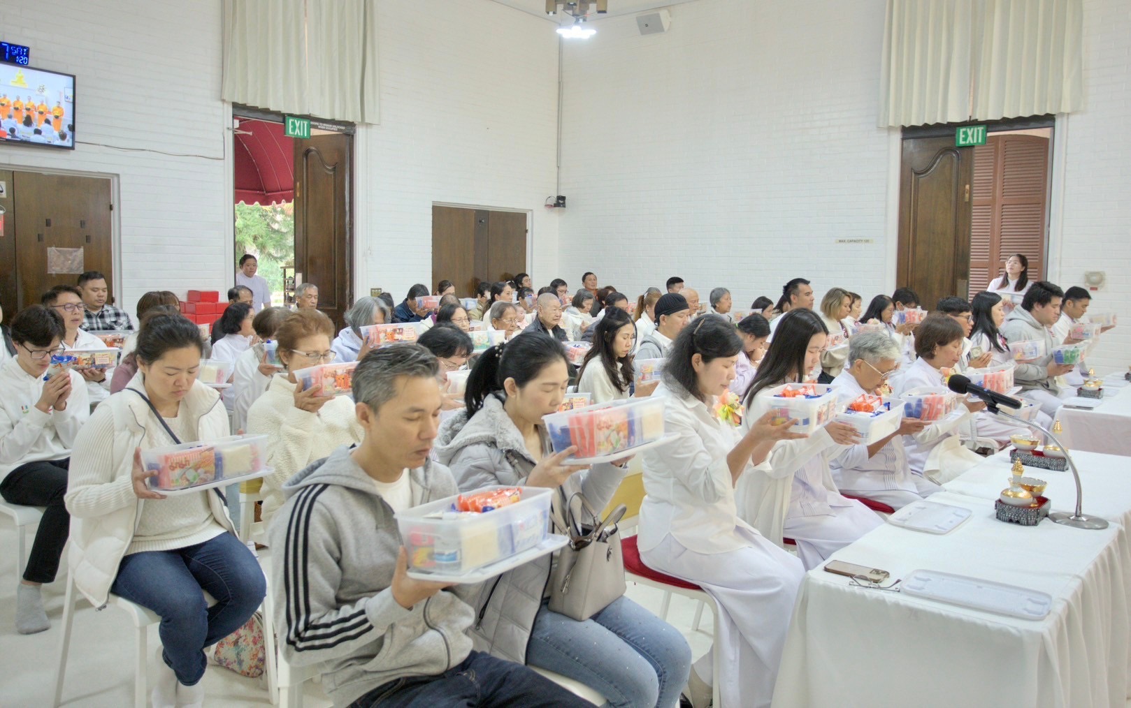 วัดพระธรรมกายแคลิฟอร์เนีย จัดพิธีถวายกองบุญอุปกรณ์กันหนาว