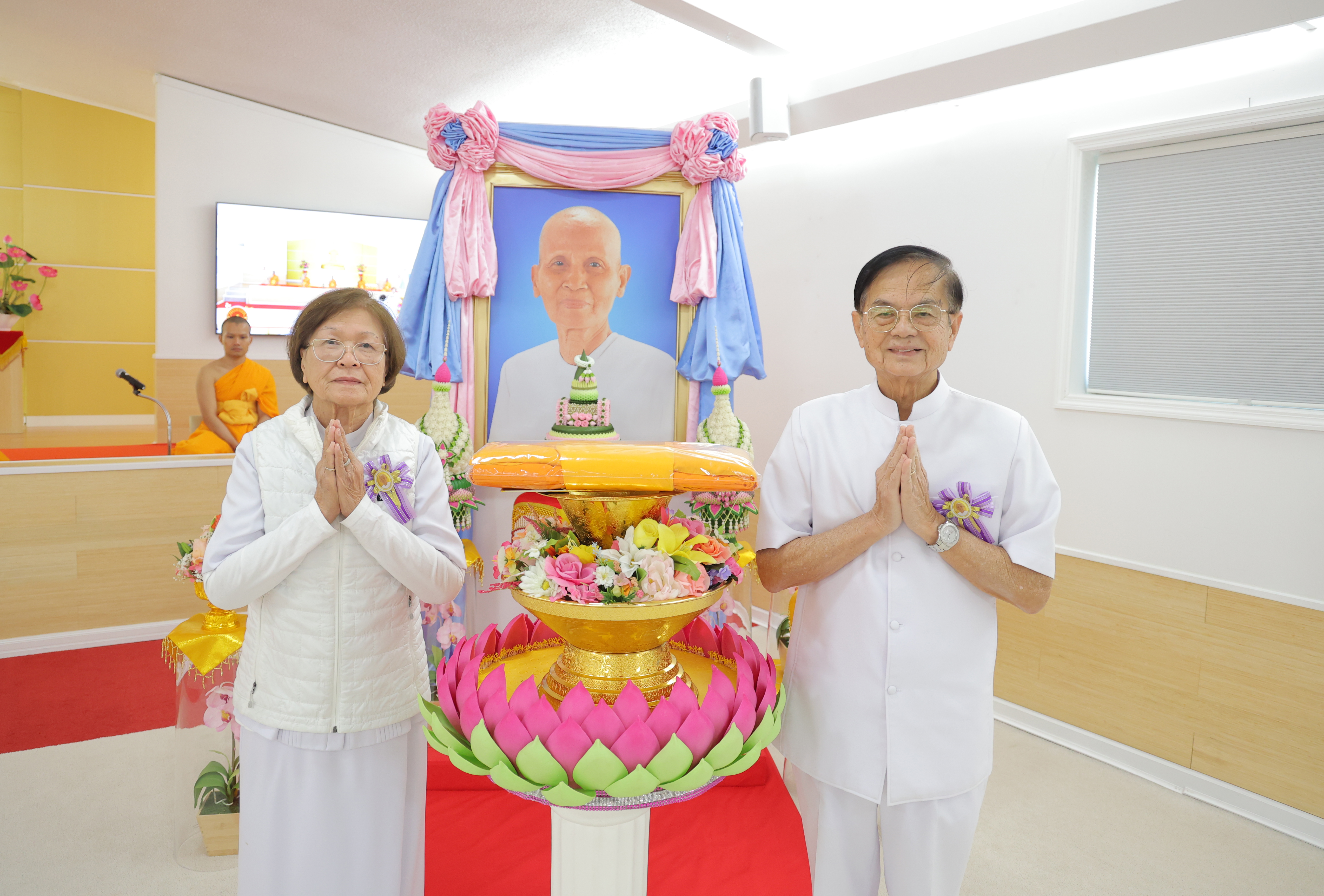 วัดพระธรรมกายจอร์เจีย จัดพิธีทอดผ้าป่าบูชาธรรมคุณยายอาจารย์ฯ