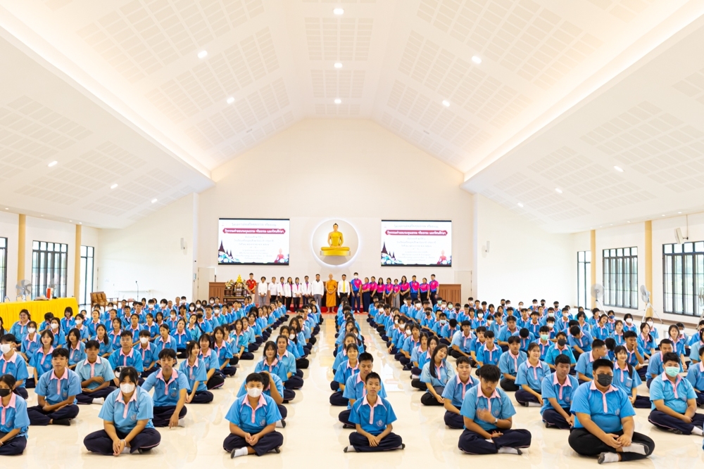 นักเรียนโรงเรียนเตรียมอุดมศึกษาน้อมเกล้า ปทุมธานี เข้าค่ายอบรมศีลธรรม