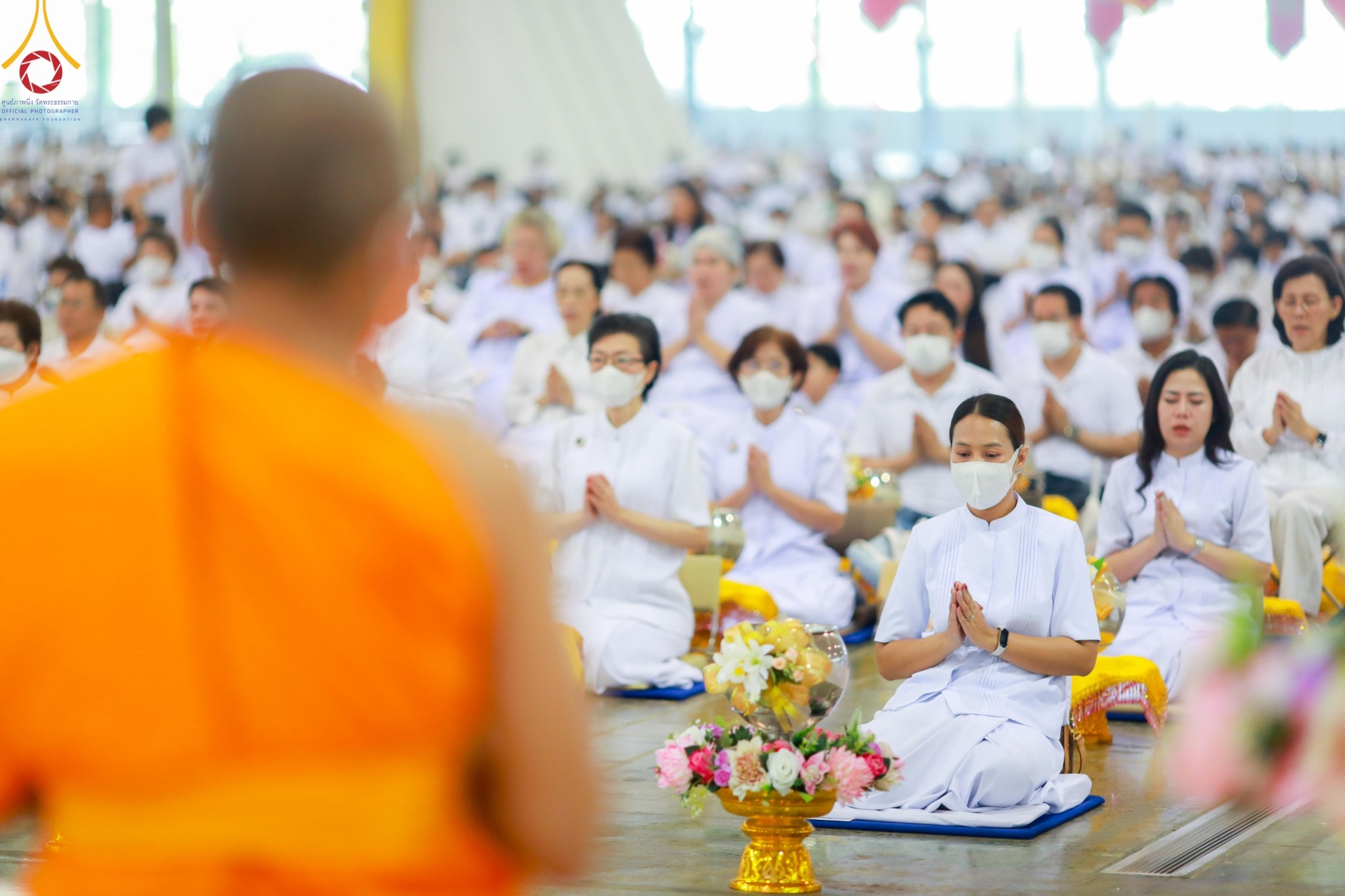วัดพระธรรมกาย จัดพิธีถวายโคมมาฆประทีป