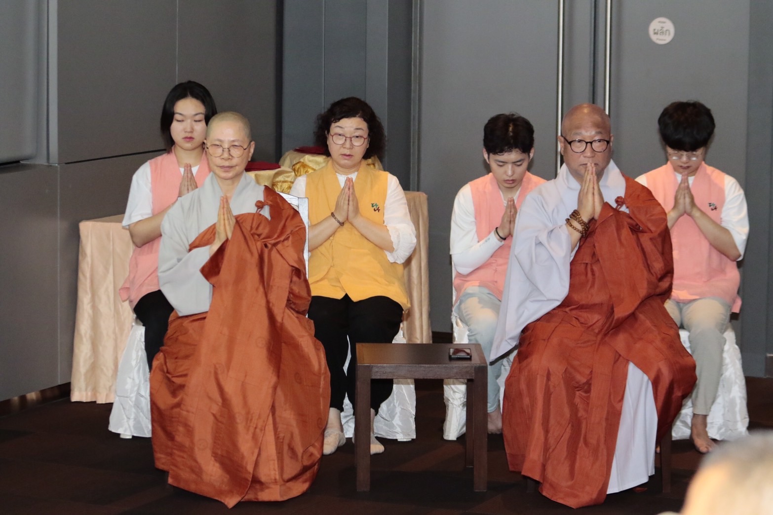 ประธานมูลนิธิทานบารมี ถวายมหาสังฆทานแด่คณะสงฆ์วัดพระธรรมกาย เชื่อมสัมพันธ์เกาหลีใต้-ไทย