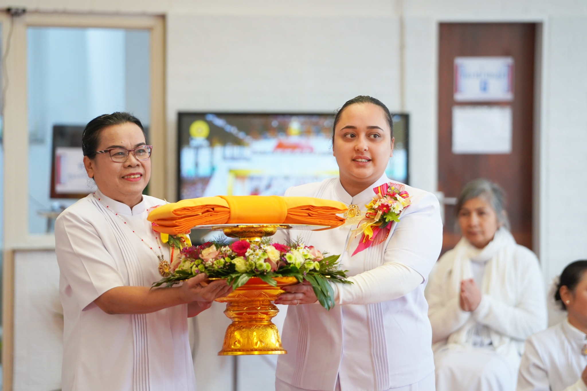 วัดพุทธนอร์ดไรน์ เวสท์ฟาเลน จัดพิธีบูชาข้าวพระ