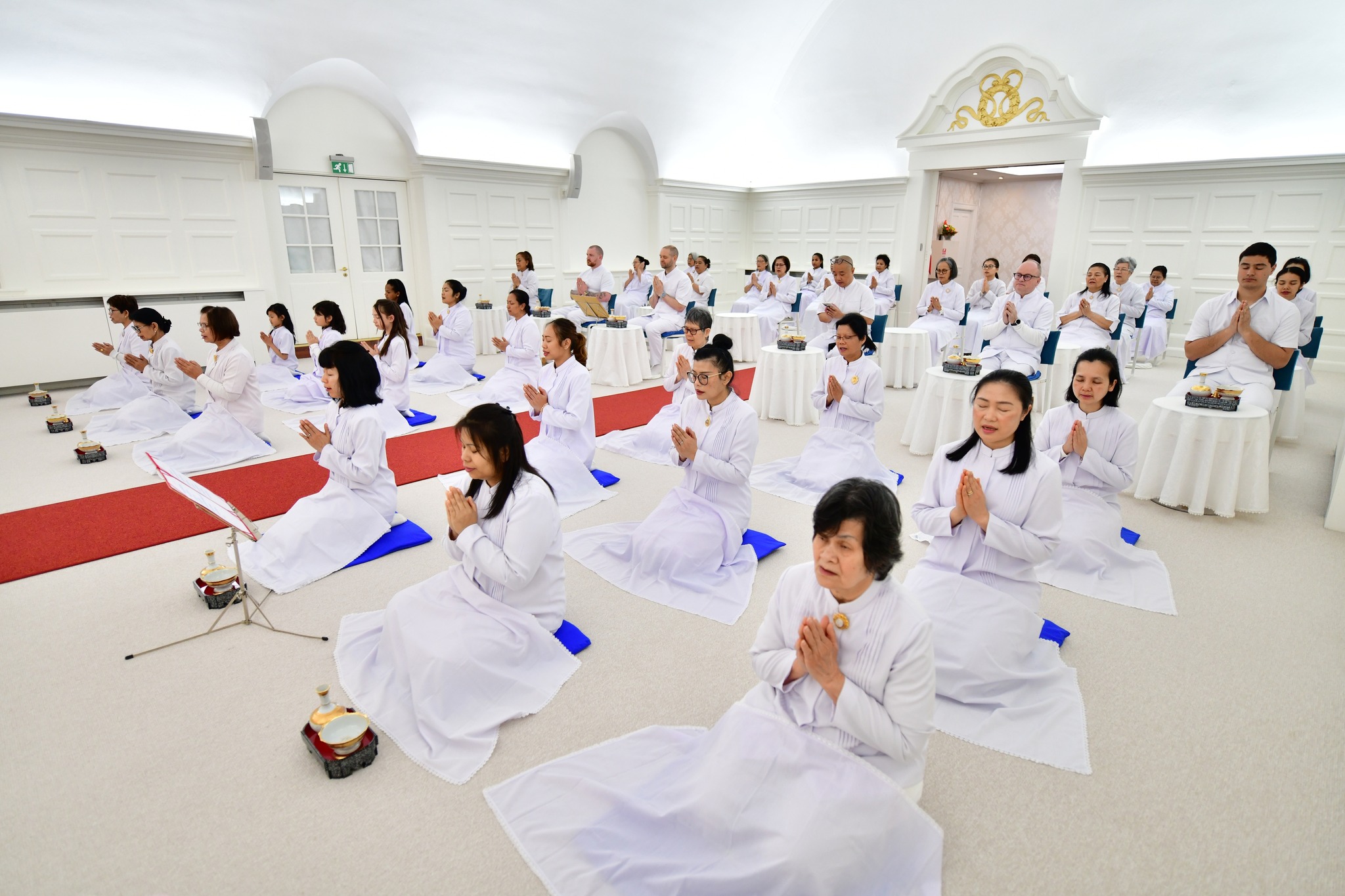 วัดพระธรรมกายคอร์ซัวร์ ลุสท์สโกว จัดพิธีบูชาข้าวพระ