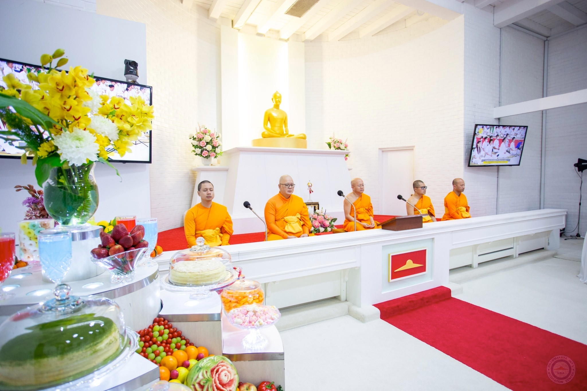 วัดพระธรรมกายแคลิฟอร์เนีย จัดพิธีบูชาข้าวพระ