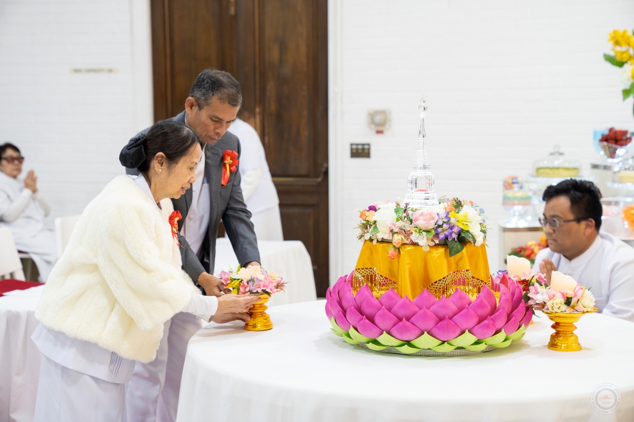 วัดพระธรรมกายแคลิฟอร์เนีย จัดพิธีบูชาข้าวพระ