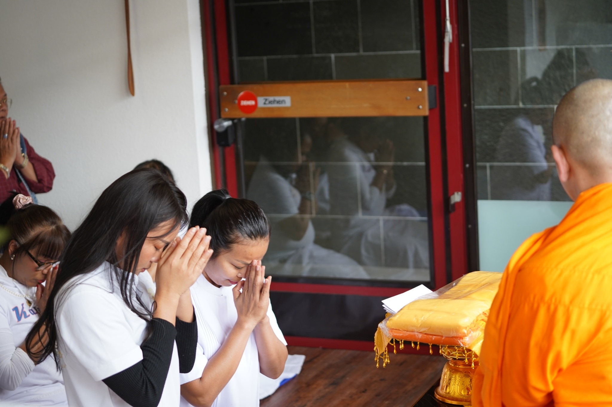 วัดพุทธนอร์ดไรน์ เวสท์ฟาเลน จัดปฏิบัติธรรม ณ เมืองโอเวร์ราท