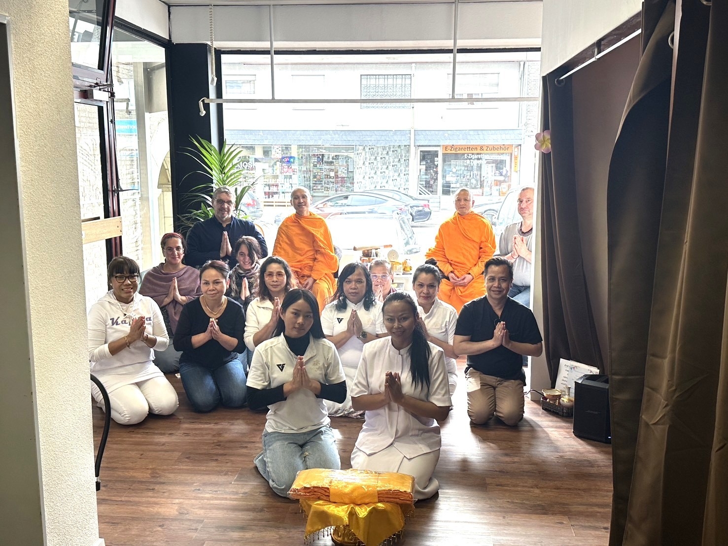วัดพุทธนอร์ดไรน์ เวสท์ฟาเลน จัดปฏิบัติธรรม ณ เมืองโอเวร์ราท