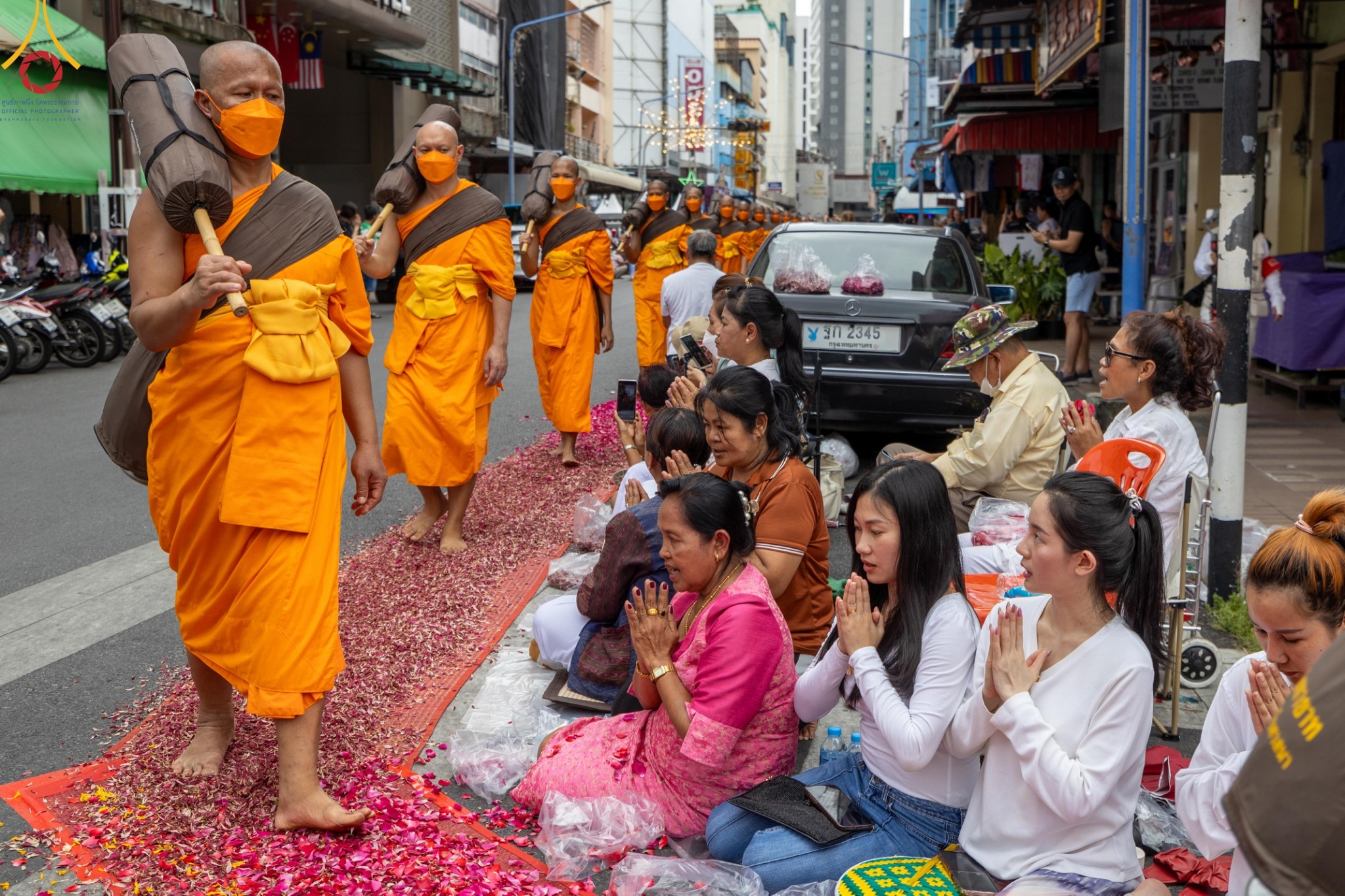 ธรรมยาตราอัญเชิญพระบรมสารีริกธาตุ ประดิษฐาน ณ มหารัตนเจดีย์สิริปทุมสวรรค์