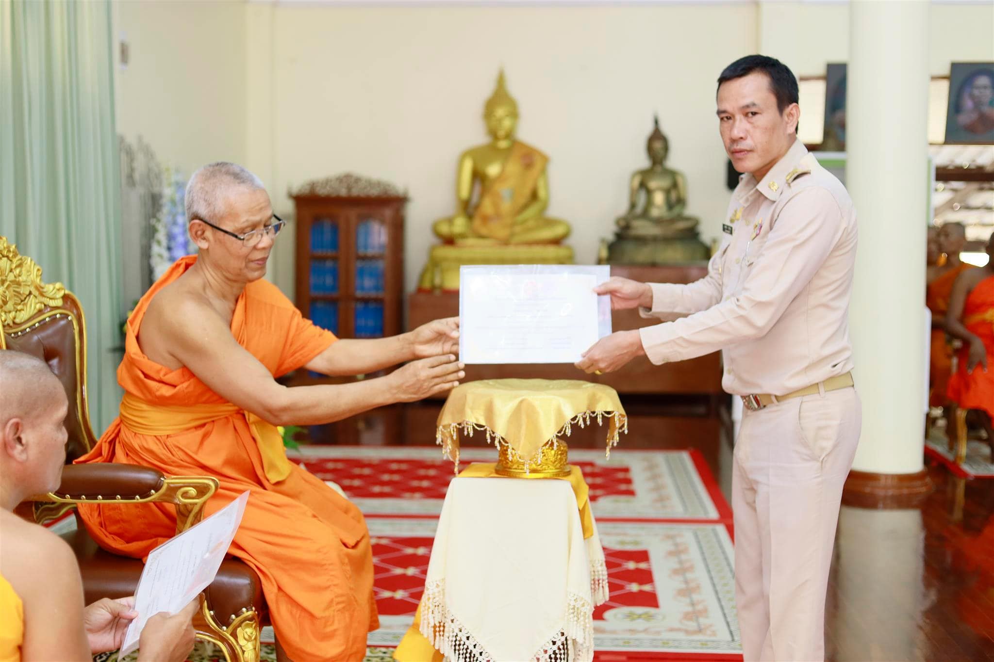 จังหวัดระนอง จัดพิธีมอบเกียรติบัตรแด่คณะกรรมการและคณะครูผู้จัดสอบธรรมศึกษา ประจำปี 2566