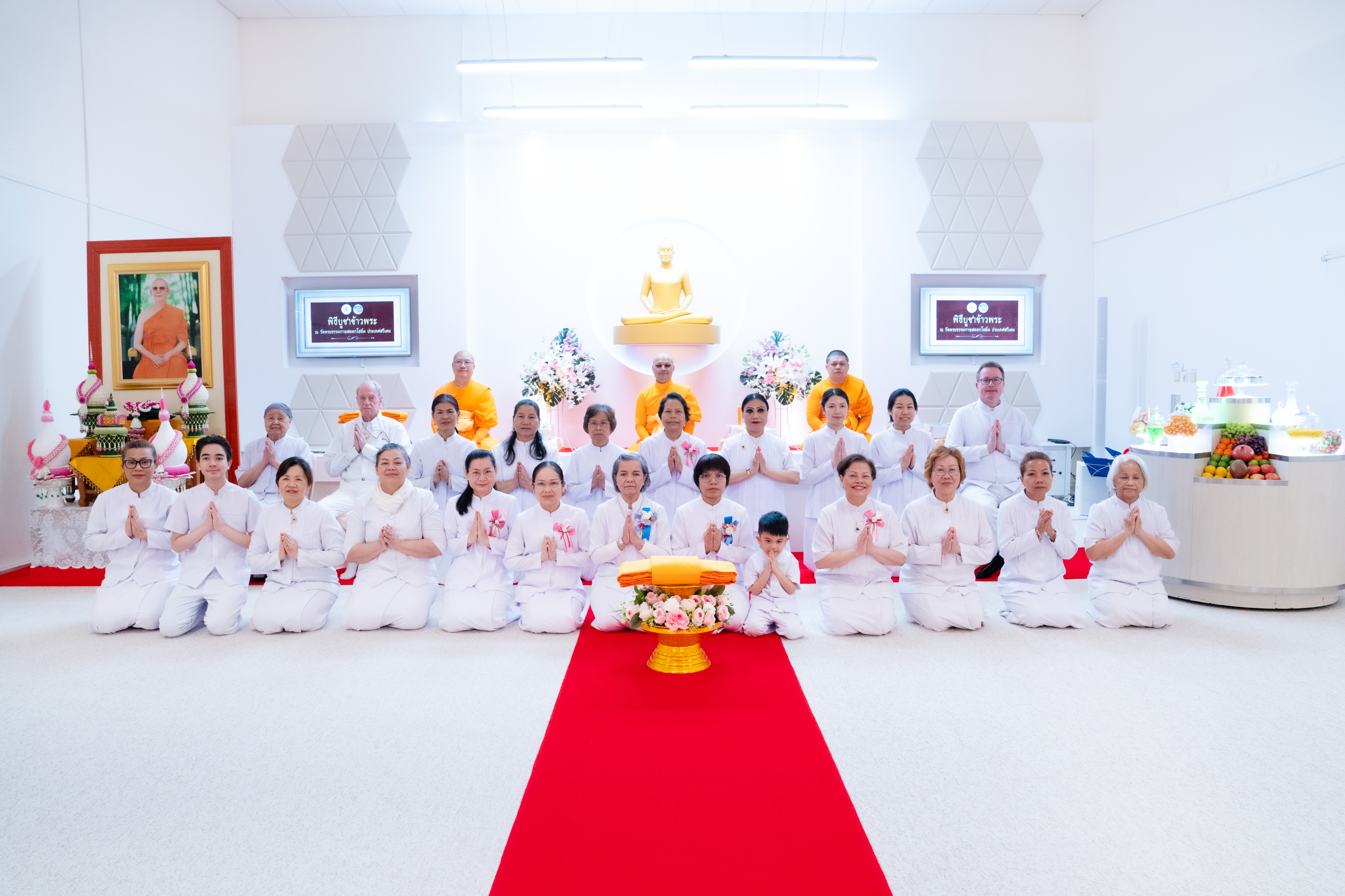 วัดพระธรรมกายสตอกโฮล์ม จัดพิธีบูชาข้าวพระ