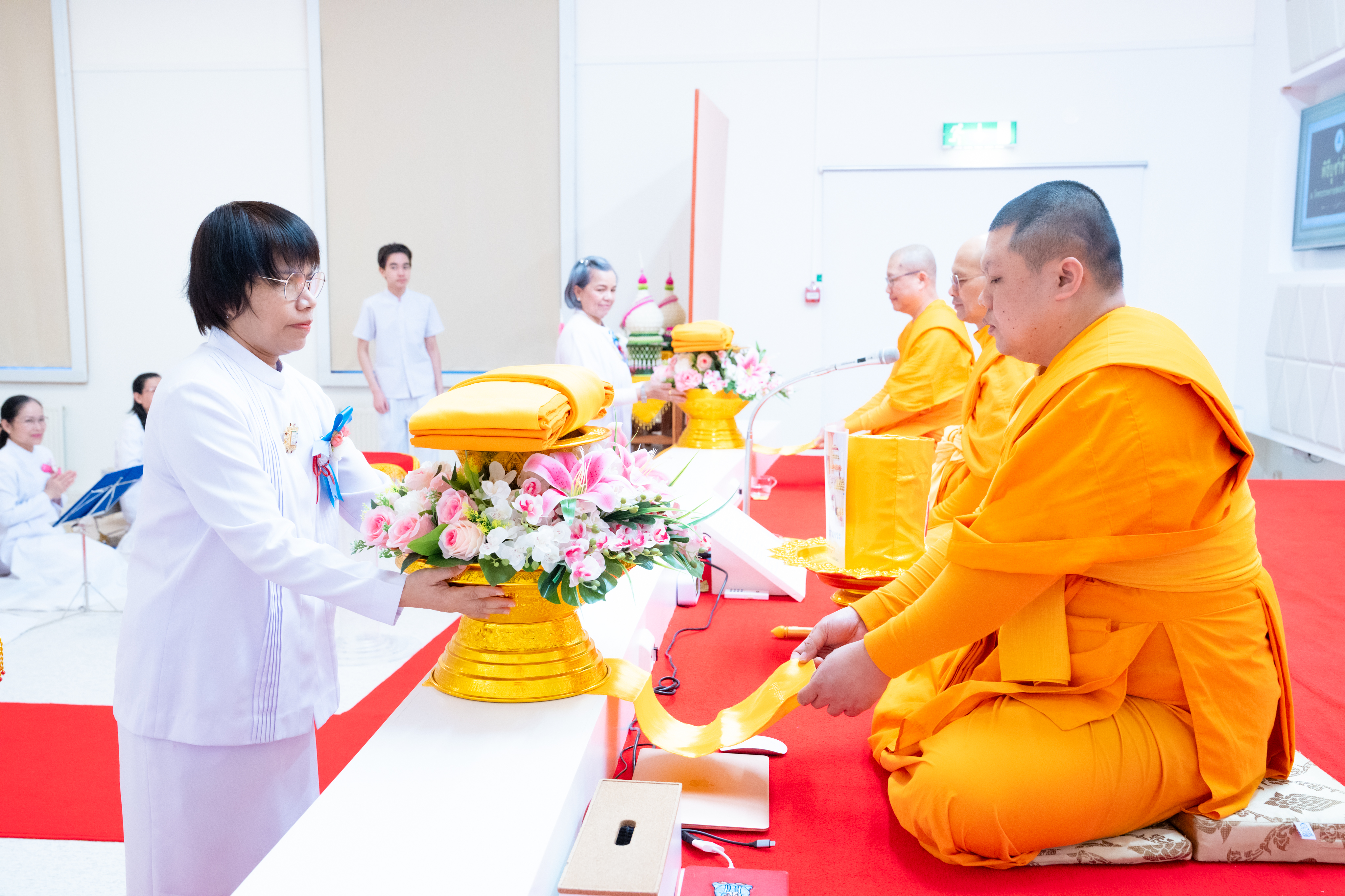 วัดพระธรรมกายสตอกโฮล์ม จัดพิธีบูชาข้าวพระ