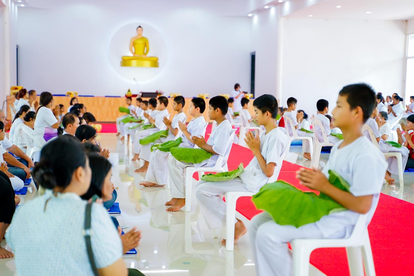 ศูนย์ปฏิบัติธรรมและศูนย์อบรมเยาวชนเพชรบุรี จัดพิธีตัดปอยมผม และพิธีบรรพชาสามเณร