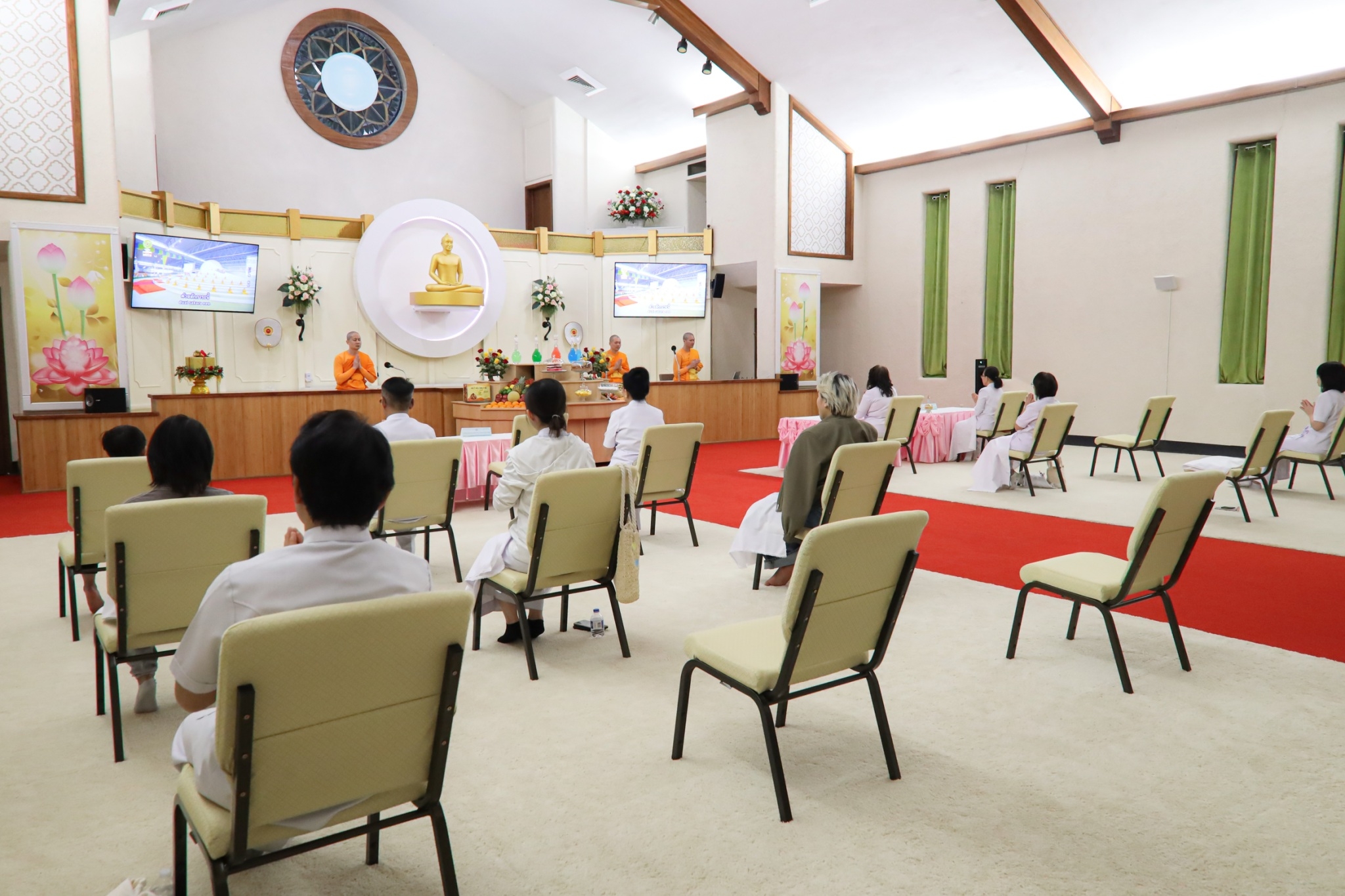 วัดพระธรรมกายแคนซัส จัดพิธีบูชาข้าวพระ