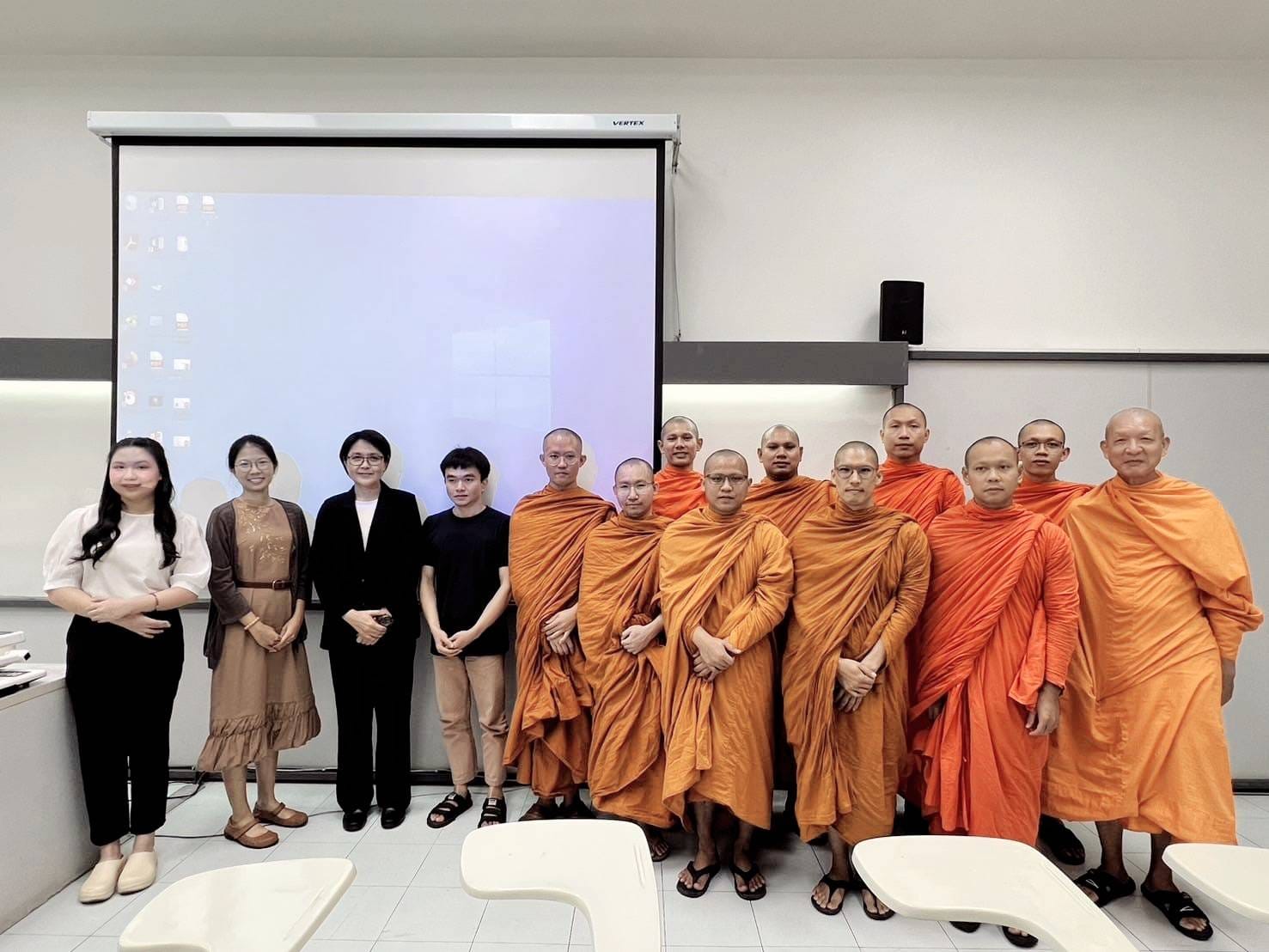 สถาบันวิจัยนานาชาติธรรมชัย บรรยาย การตรวจชำระคัมภีร์บาลี แก่นิสิตจุฬาฯ