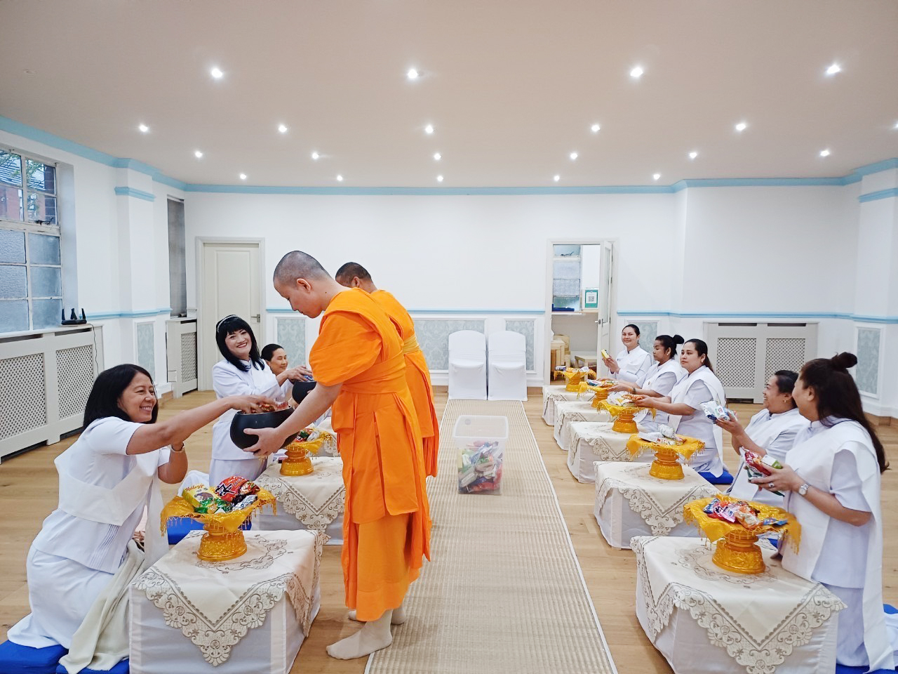 วัดพระธรรมกายแมนเชสเตอร์ จัดบวชอุบาสิกาแก้ว รุ่นบูชาธรรม 80 ปี หลวงพ่อธัมมชโย