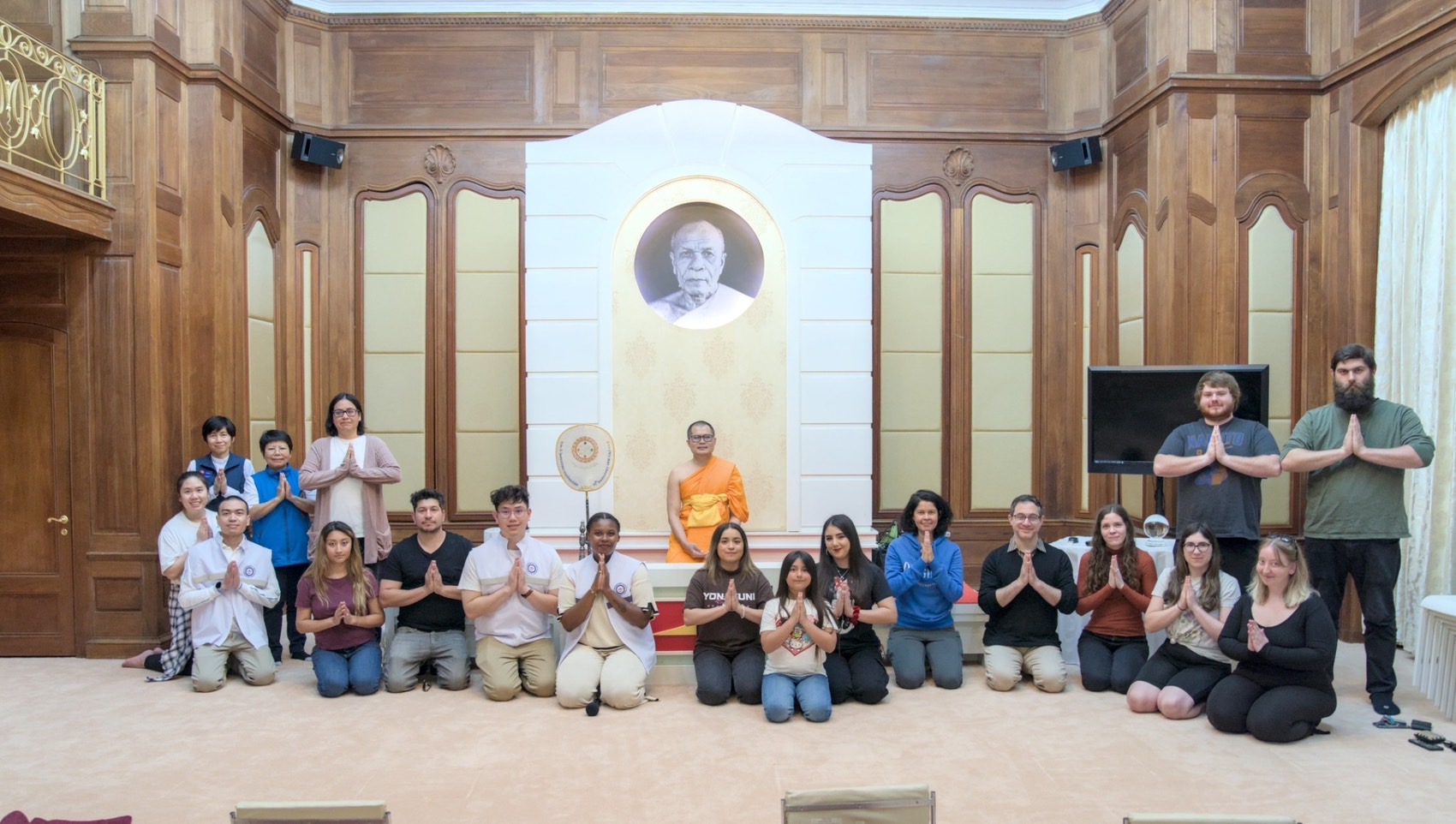 วัดพระธรรมกายแคลิฟอร์เนีย จัดกิจกรรมนั่งสมาธิและนำชมวัดสำหรับชาวท้องถิ่น