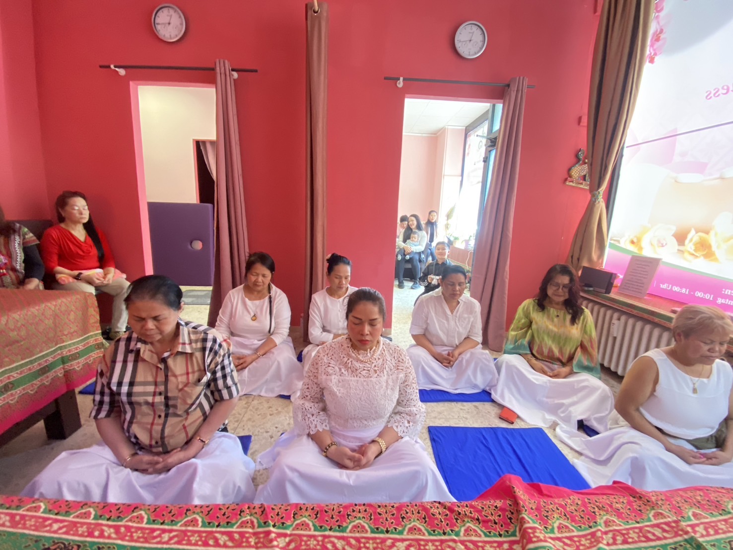 วัดพุทธนอร์ดไรน์ เวสท์ฟาเลน จัดปฏิบัติธรรม ณ เมืองโอเบอร์เฮาส์เซิ้น