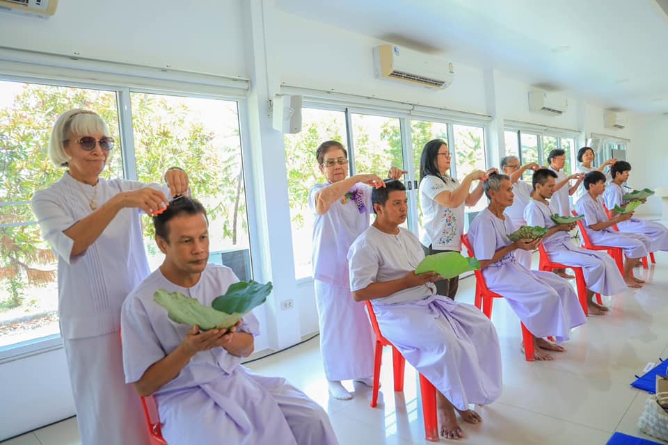 ศูนย์อบรมเยาวชนลาดหลุมแก้ว จัดพิธีตัดปอยผมโครงการอุปสมบทหมู่ธรรมทายาทเดือนพฤษภาคม