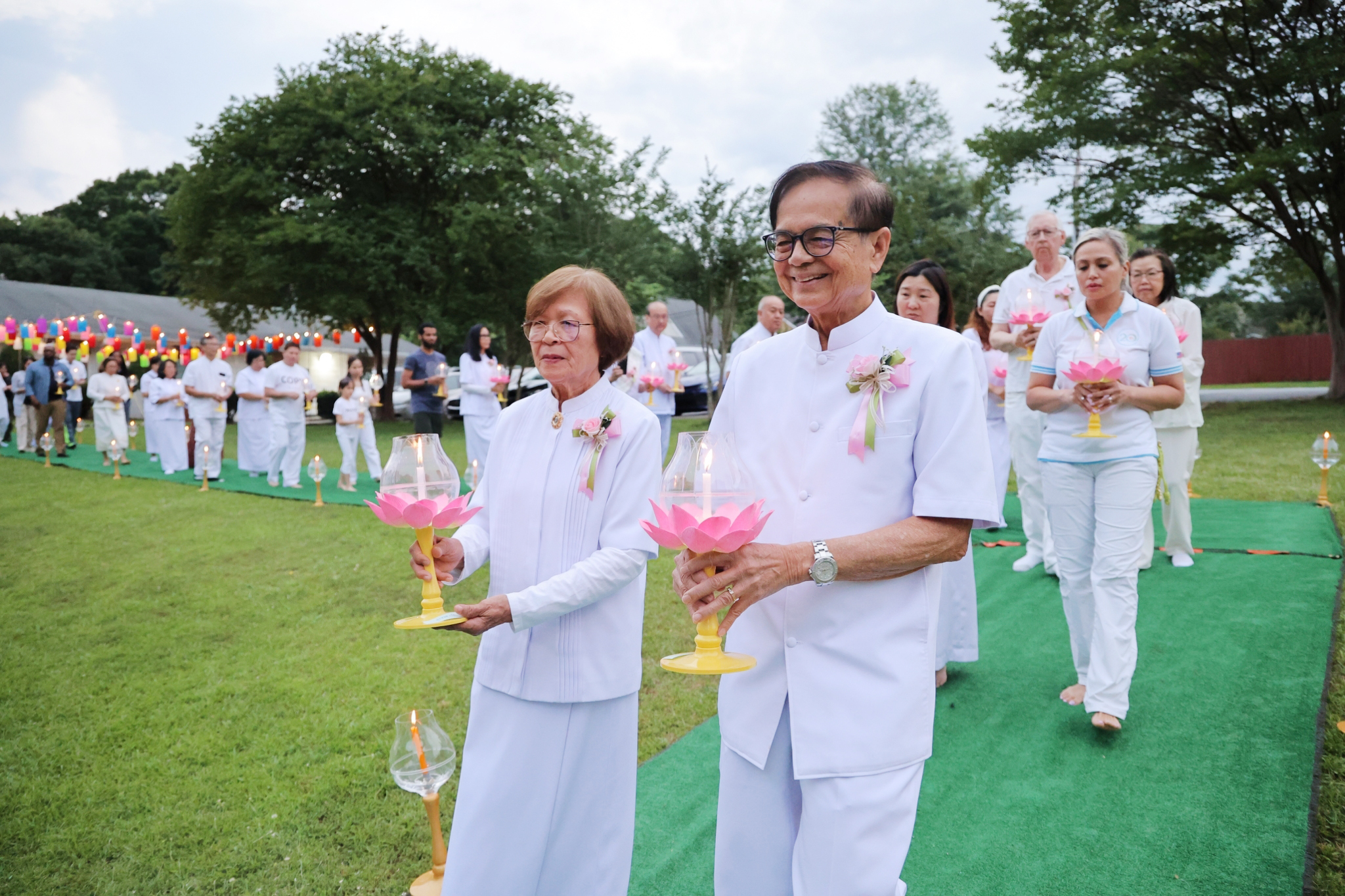 วัดพระธรรมกายจอร์เจีย จัดพิธีจุดวิสาขประทีป