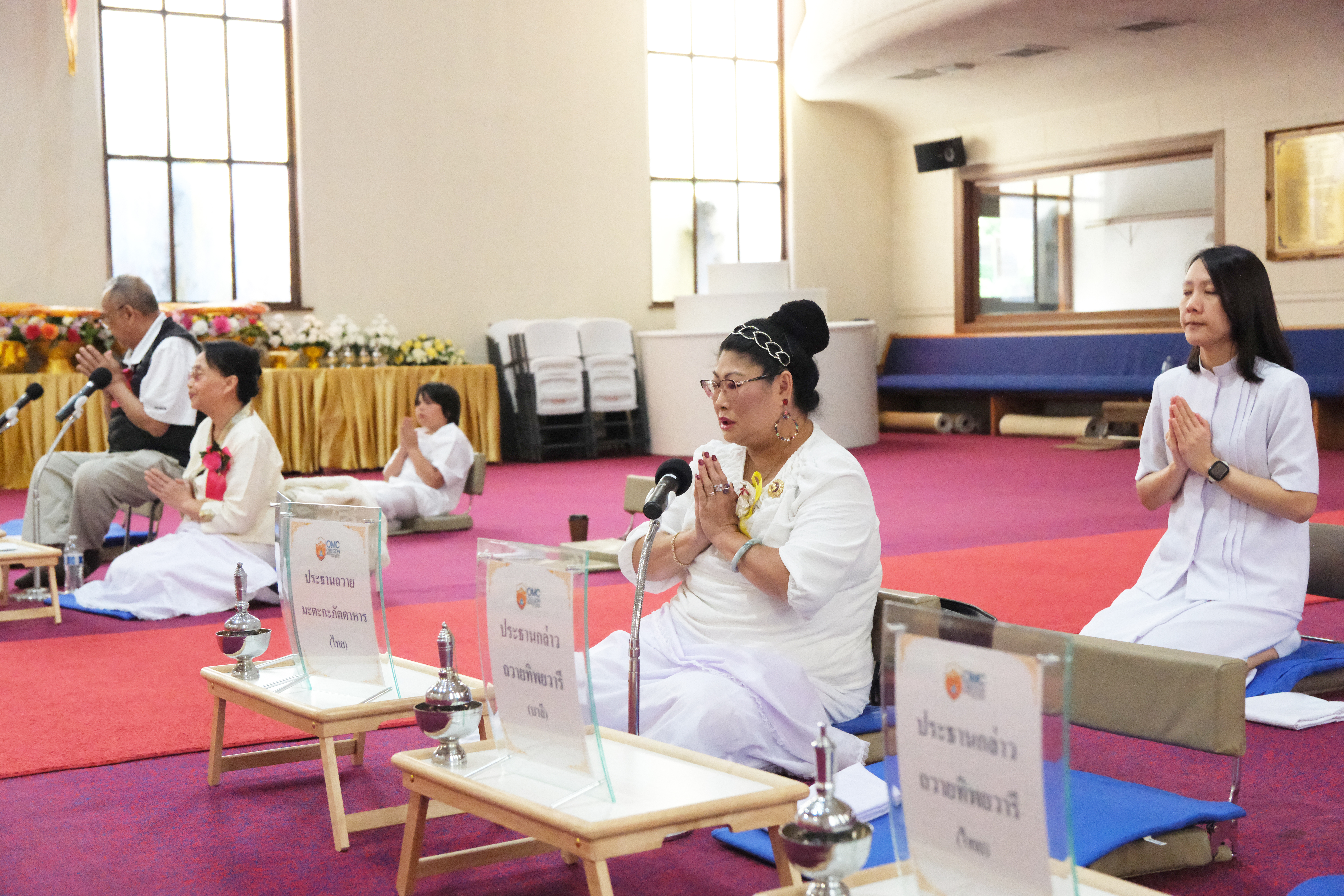 วัดพระธรรมกายออเรกอน จัดพิธีทอดผ้าป่าบำรุงวัด