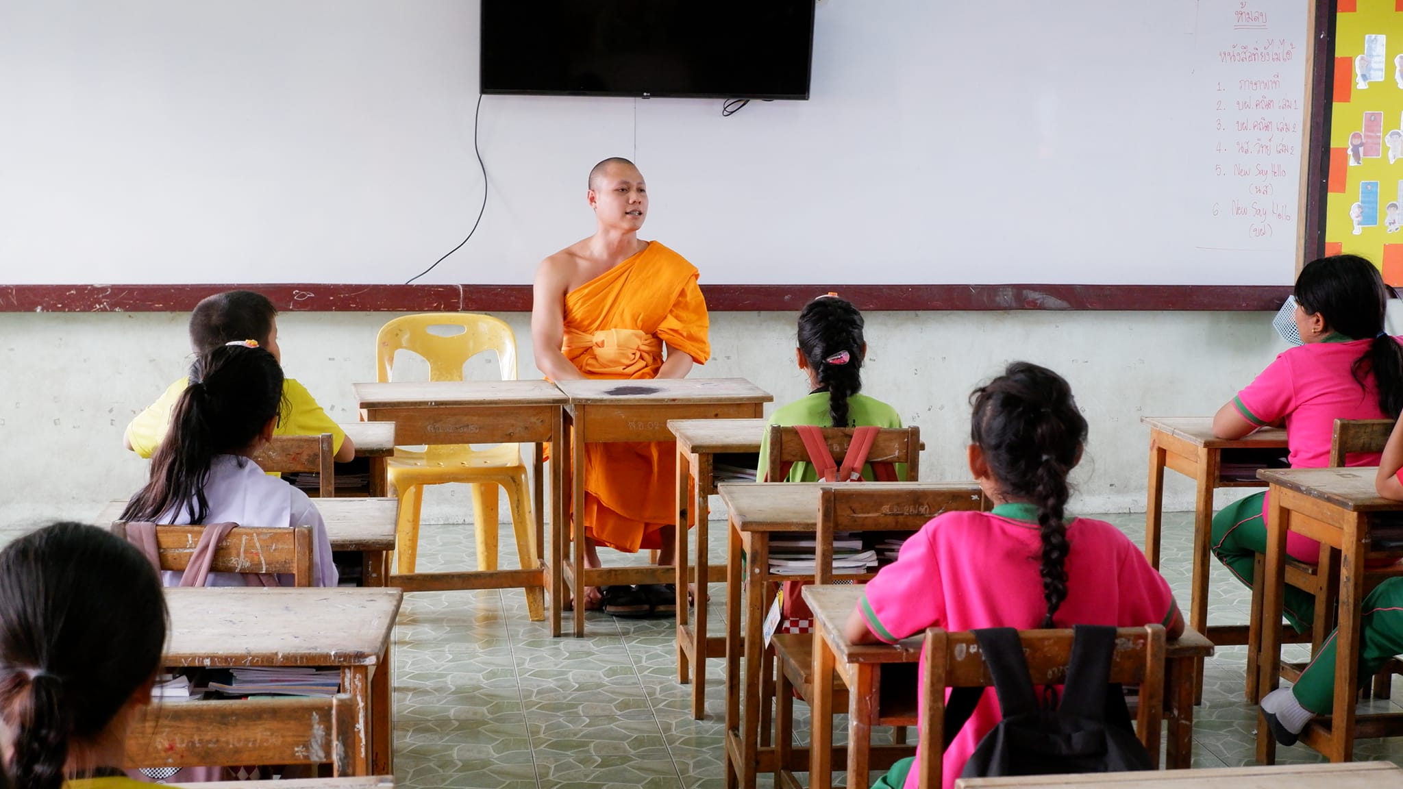 พระอาจารย์จากกองธรรม สอนศีลธรรมนักเรียน รร.สังข์อ่ำวิทยา