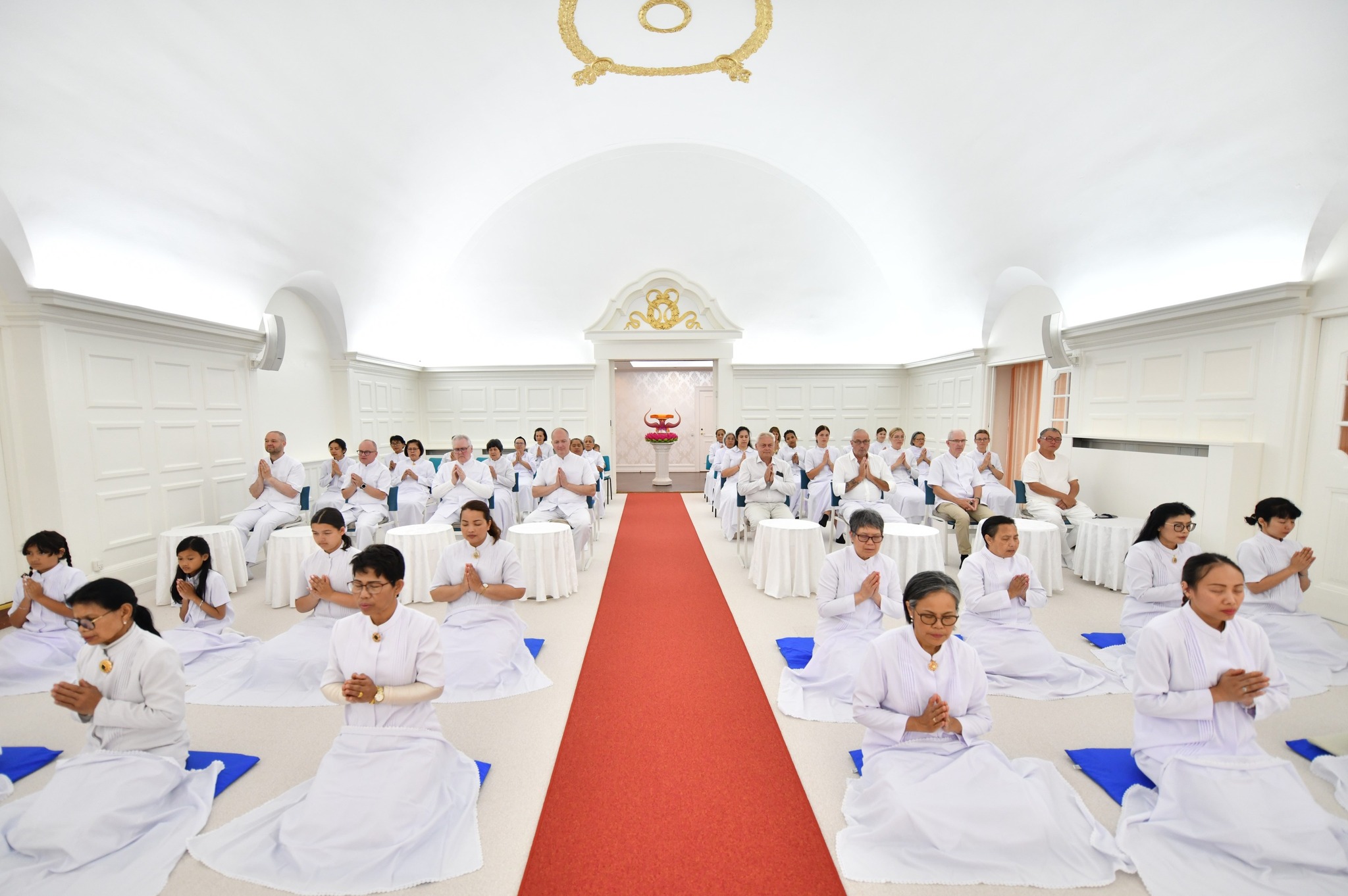 พิธีตัดปอยผมนาคธรรมทายาท บูชาธรรม 80 ปี หลวงพ่อธัมมชโย ณ วัดพระธรรมกายคอร์ซัวร์ ลุสท์สโกว