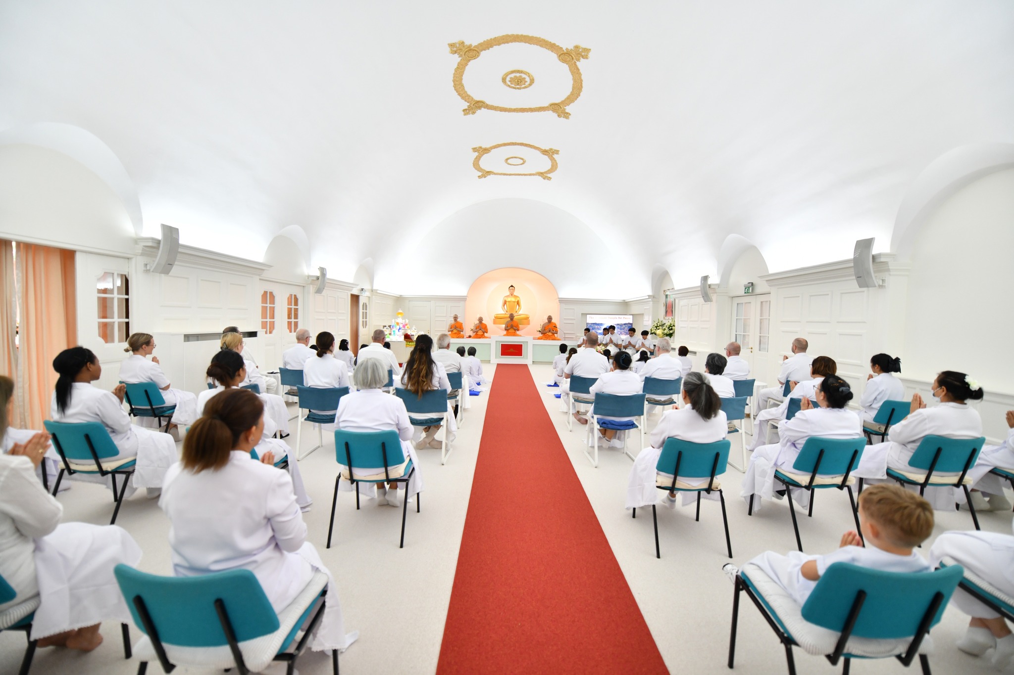 พิธีตัดปอยผมนาคธรรมทายาท บูชาธรรม 80 ปี หลวงพ่อธัมมชโย ณ วัดพระธรรมกายคอร์ซัวร์ ลุสท์สโกว