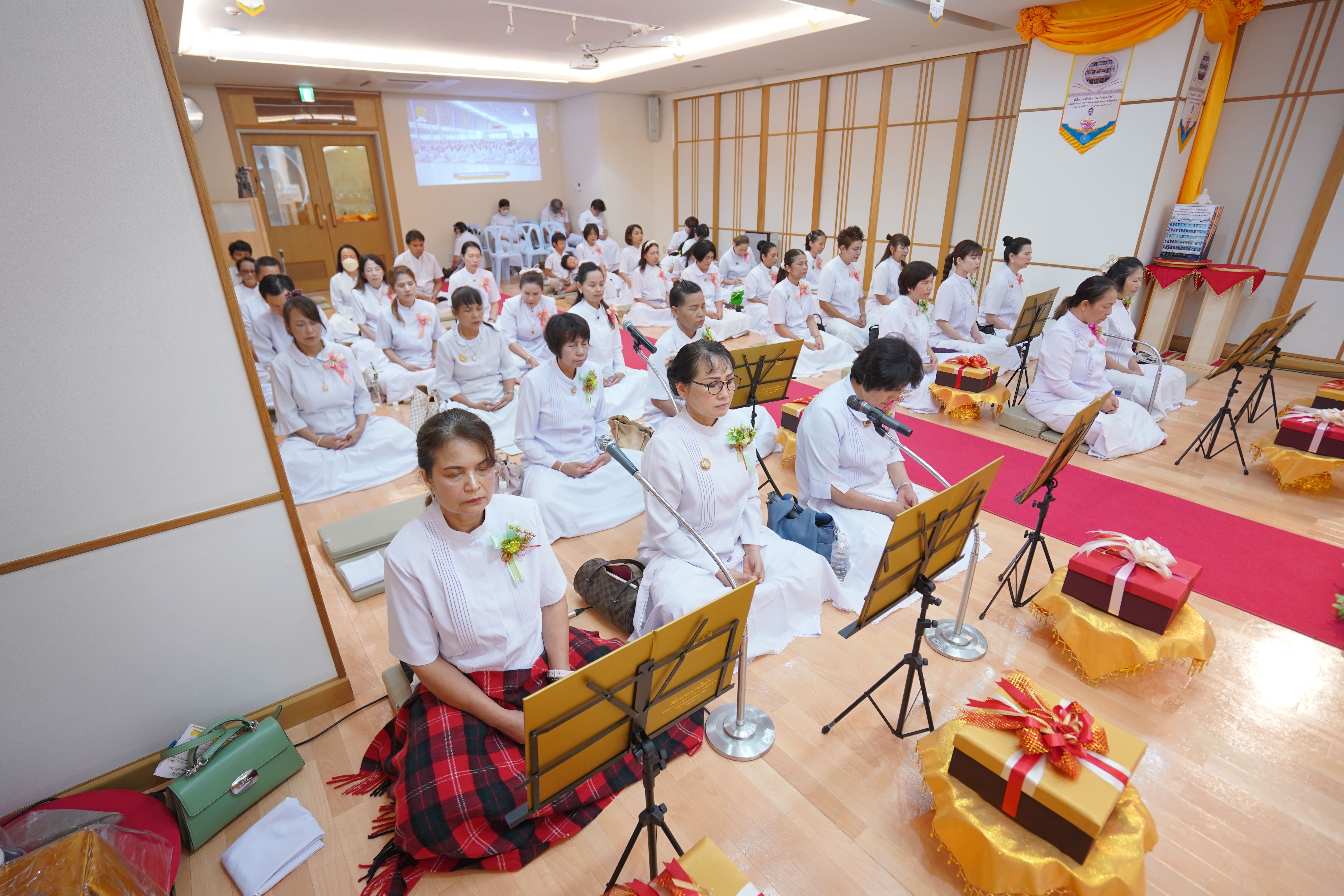 วัดพระธรรมกายโตเกียว จัดพิธีบูชาข้าวพระ