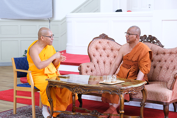 ประธานสหภาพพระธรรมทูตไทยในทวีปยุโรป มาเยี่ยมชมวัดพระธรรมกายนอร์ธสวีเดน