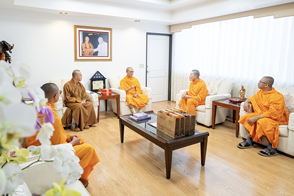 ประธานอำนวยการ DIRI เยี่ยมเยือนเจ้าอาวาสวัดซีไหลและอธิการบดี University of the West