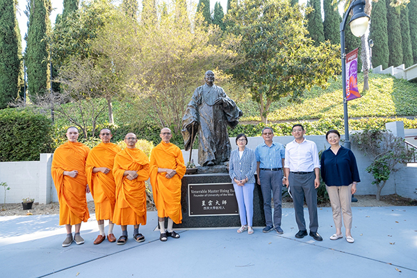 ประธานอำนวยการ DIRI เยี่ยมเยือนเจ้าอาวาสวัดซีไหลและอธิการบดี University of the West