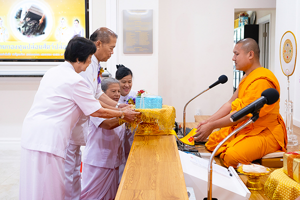 วัดพระธรรมกายปาล์มบีช จัดพิธีหล่อเทียนพรรษามหามงคล
