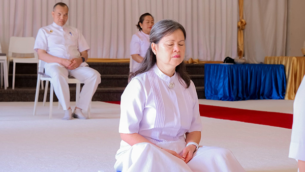 วัดพระธรรมกายมินเนโซตา จัดพิธีหล่อเทียนพรรษา