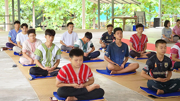 วัดพระธรรมกาย ถวายเครื่องอุปโภคบริโภค แด่คณะสงฆ์ 60 วัด จ.แม่ฮ่องสอน