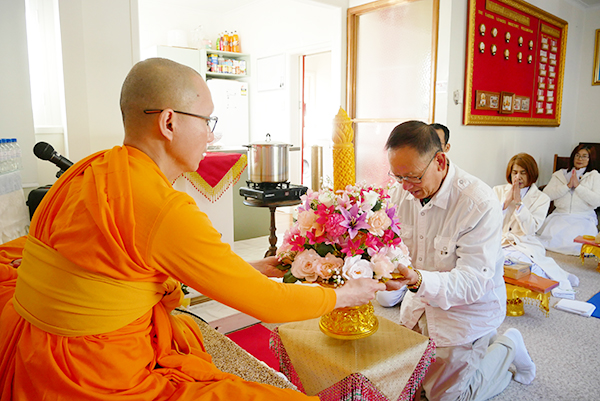 วัดพระธรรมกายเวลลิงตัน จัดพิธีถวายเทียนพรรษา