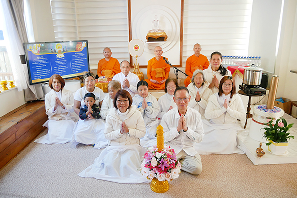 วัดพระธรรมกายเวลลิงตัน จัดพิธีถวายเทียนพรรษา