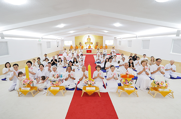 วัดพระธรรมกายจอร์เจีย จัดงานบุญพิธีถวายเทียนพรรษา