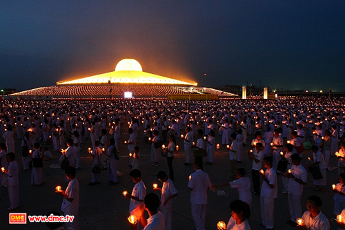 เวียนเทียนในวันวิสาขบูชา