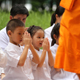 คำอธิษฐานจิต โปรยกลีบดาวรวย ต้อนรับพระธุดงค์ธรรมชัย คำอธิษฐานจิต โปรยกลีบดาวรวย ต้อนรับพระธุดงค์ธรรมชัย