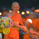 ศูนย์ปฏิบัติธรรมพนมสารคาม จัดพิธีจุดประทีปเนื่องในวันพระ