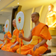 วัดพระธรรมกายไทเป จัดพิธีตักบาตร วัดพระธรรมกายไทเป จัดพิธีตักบาตร