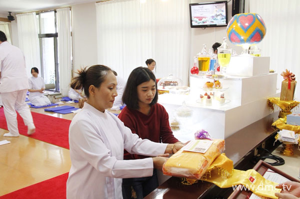 วัดพระธรรมกายโทชิหงิ จัดพิธีบูชาข้าวพระ