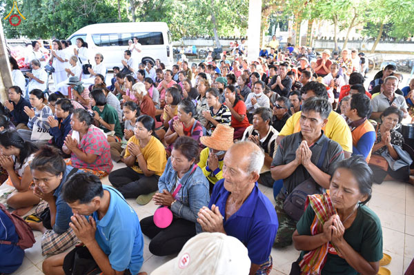 คณะสงฆ์ จ.ปทุมธานี ช่วยเหลือผู้ประสบภัยน้ำท่วม จ.อุบลราชธานี