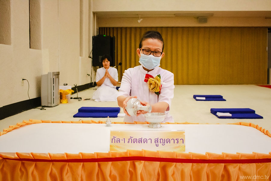 วัดพระธรรมกายแคนซัส จัดบูชาข้าวพระ