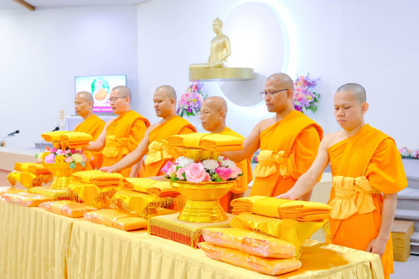 วัดพระธรรมกายมินเนโซตา จัดพิธีบูชาข้าวพระ